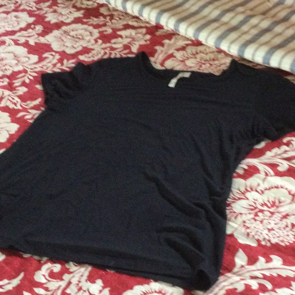 Black tee by Comfy